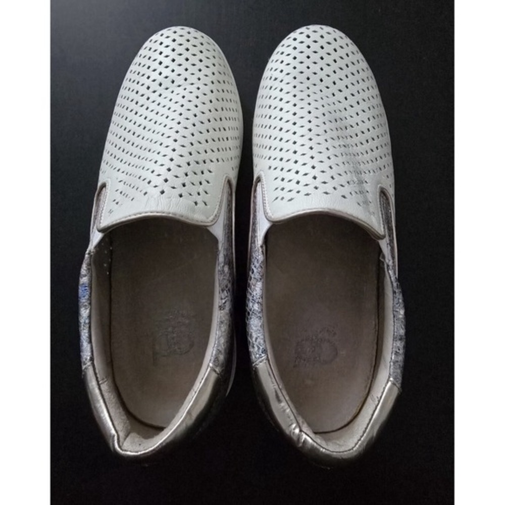 Gravity‎ Defyer Clara Womens Size 8 M Flats White Leather Perforated Comfort - Picture 9 of 11